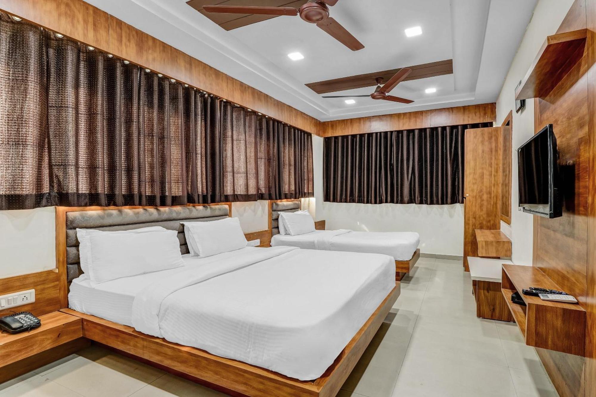 Capital O Maple View Hotel Narora Exterior foto