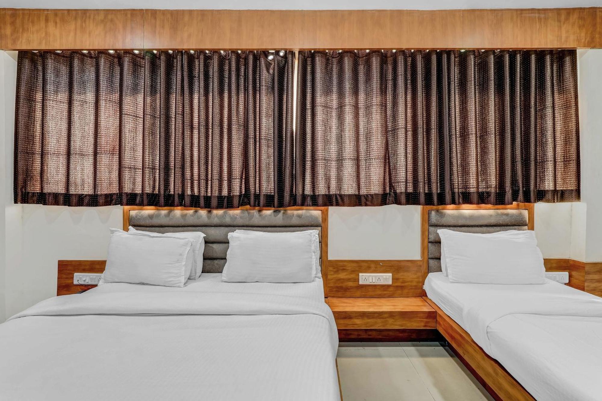 Capital O Maple View Hotel Narora Exterior foto