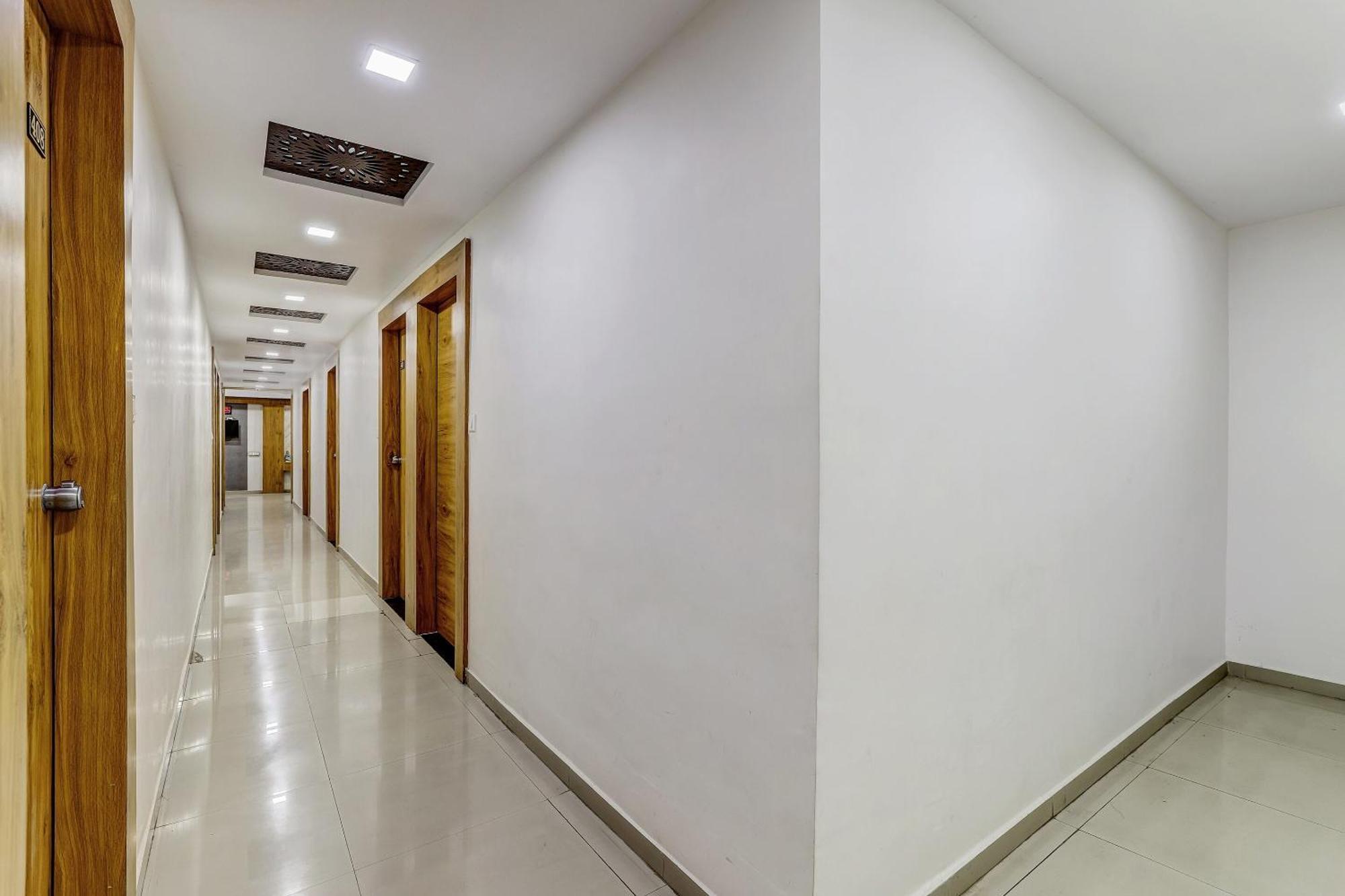 Capital O Maple View Hotel Narora Exterior foto