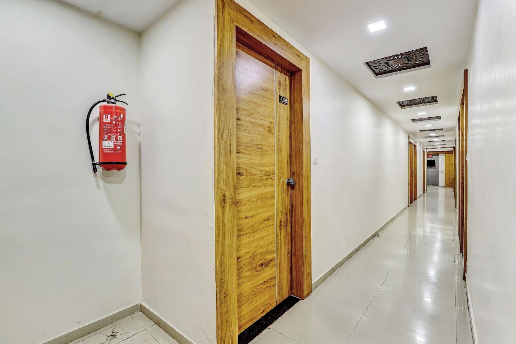 Capital O Maple View Hotel Narora Exterior foto