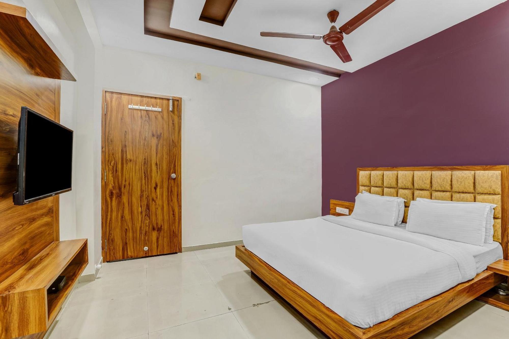 Capital O Maple View Hotel Narora Exterior foto