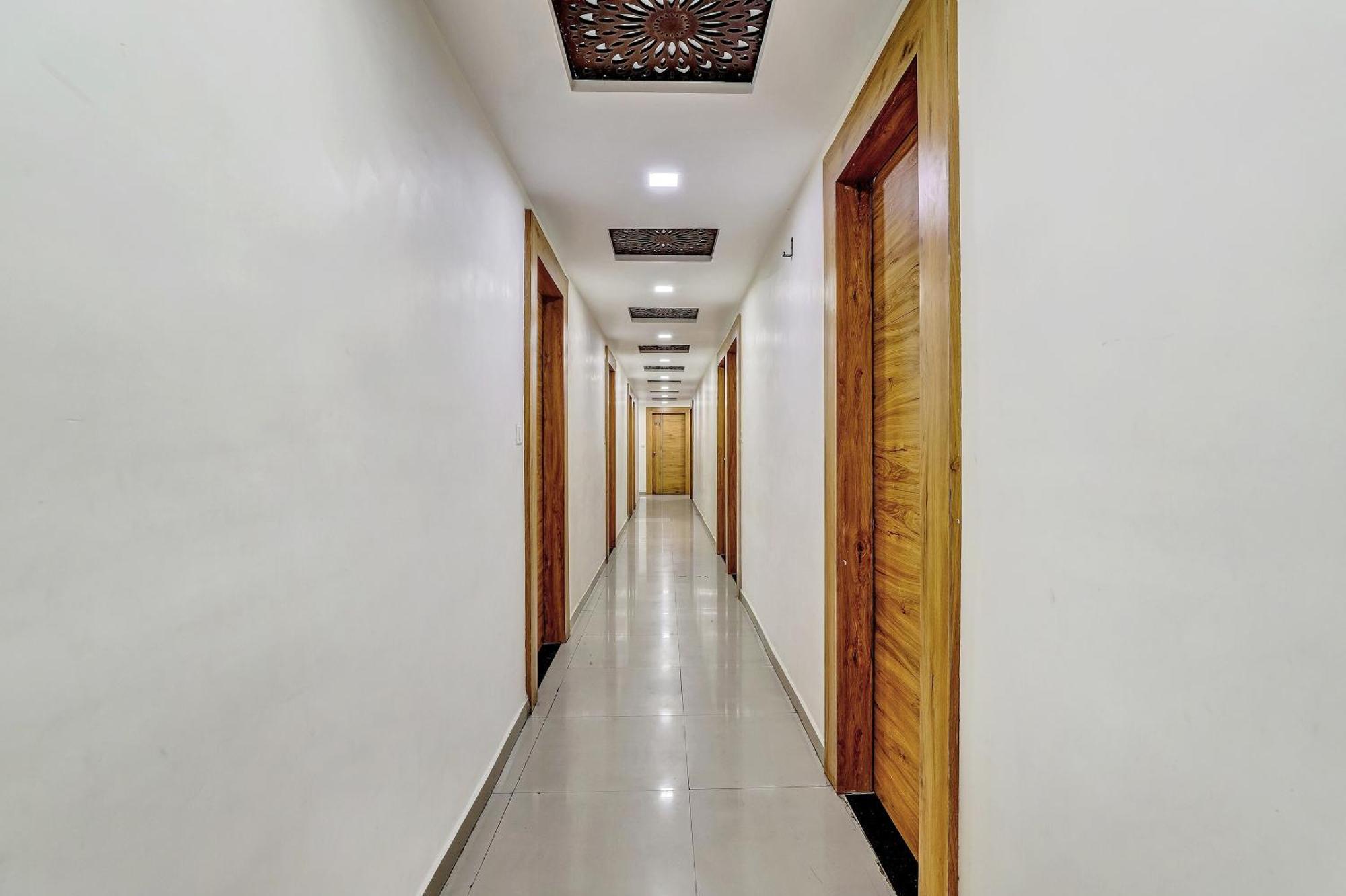 Capital O Maple View Hotel Narora Exterior foto