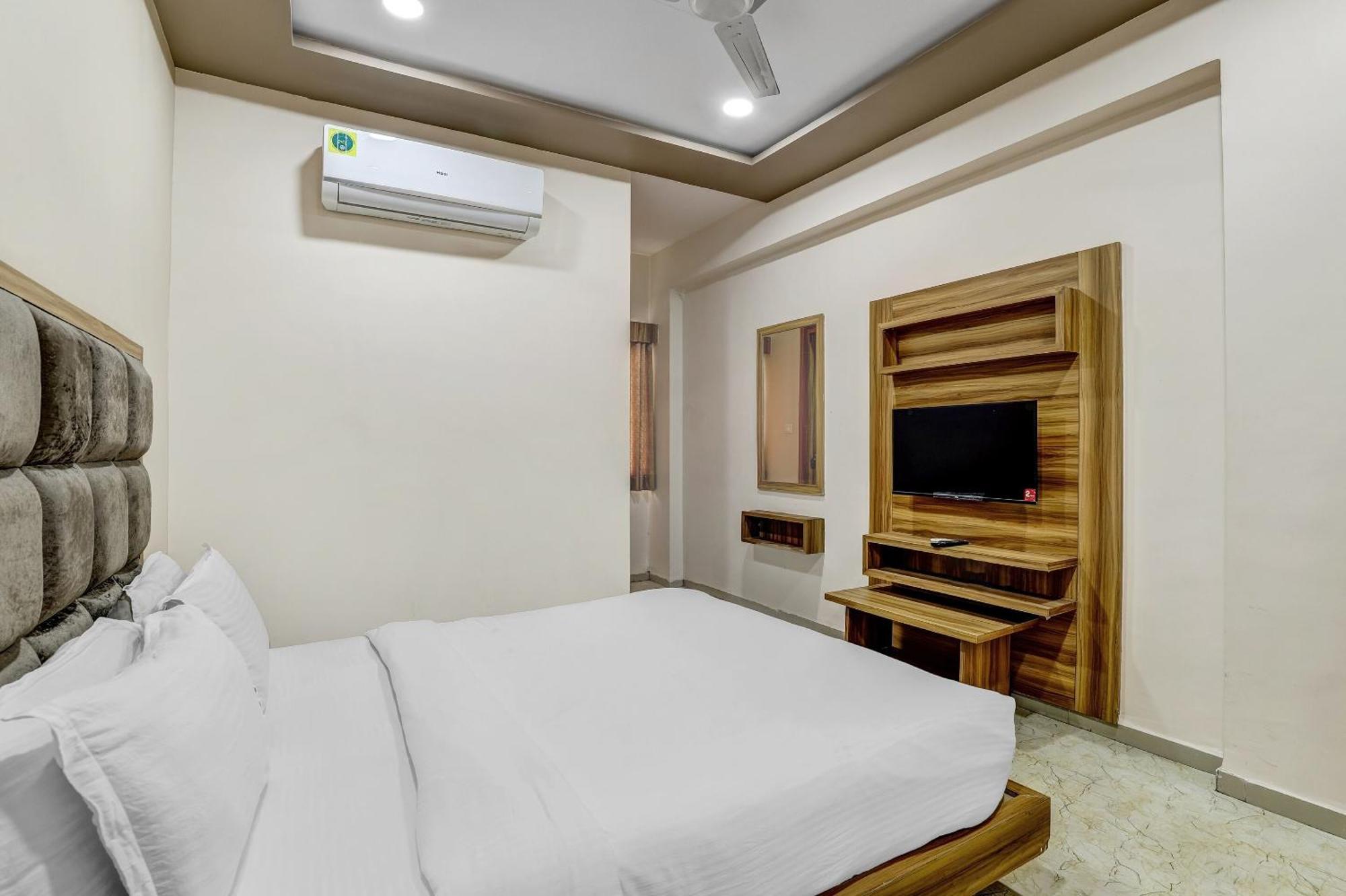 Capital O Maple View Hotel Narora Exterior foto
