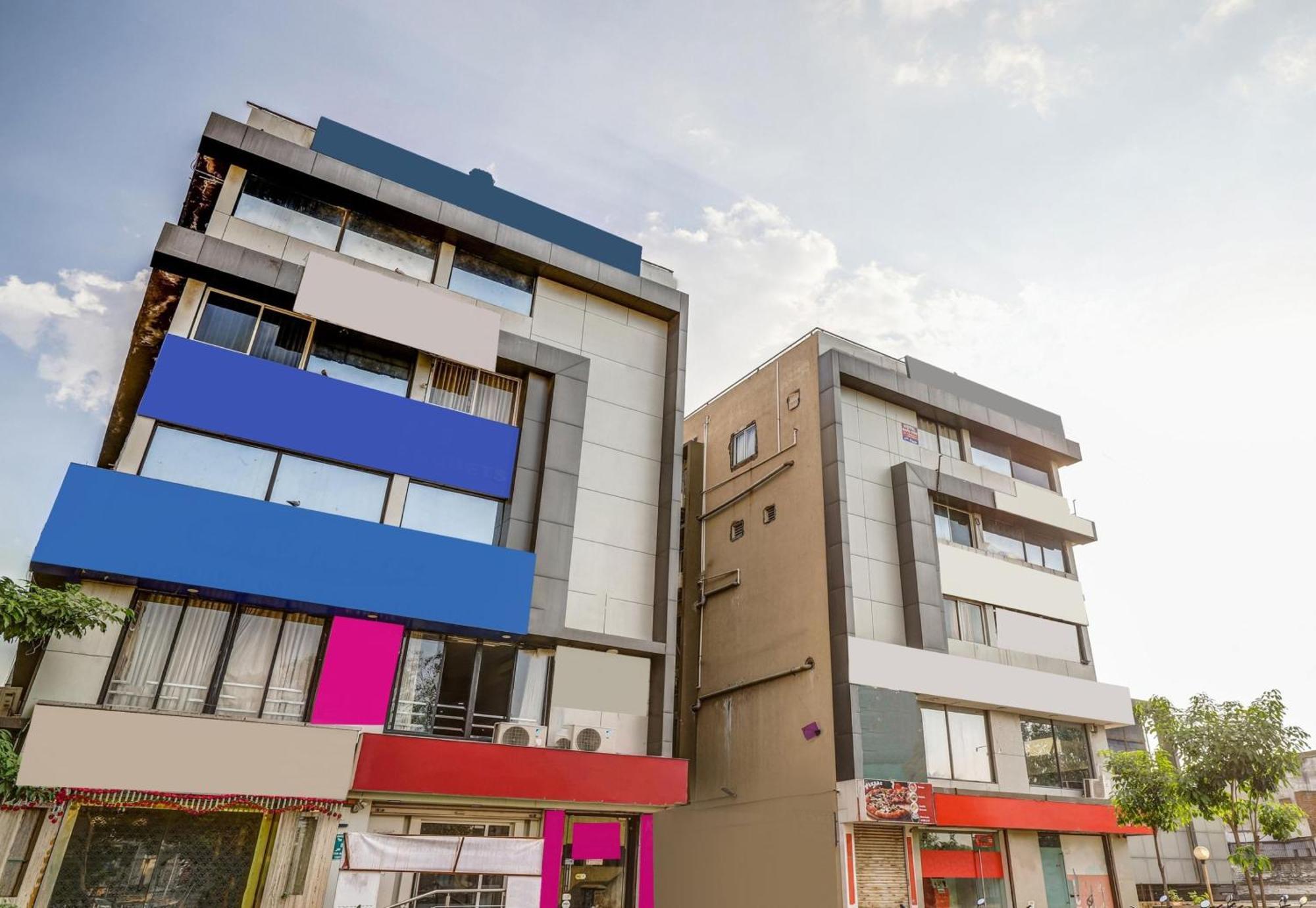 Capital O Maple View Hotel Narora Exterior foto