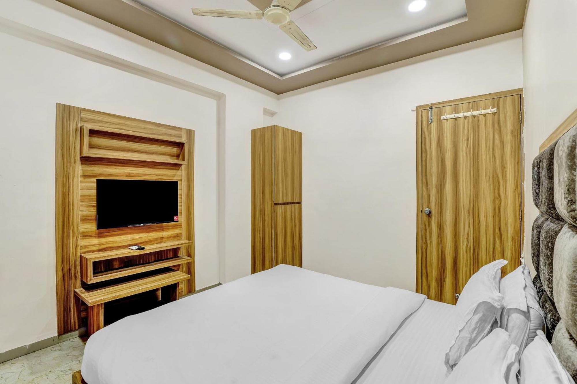 Capital O Maple View Hotel Narora Exterior foto
