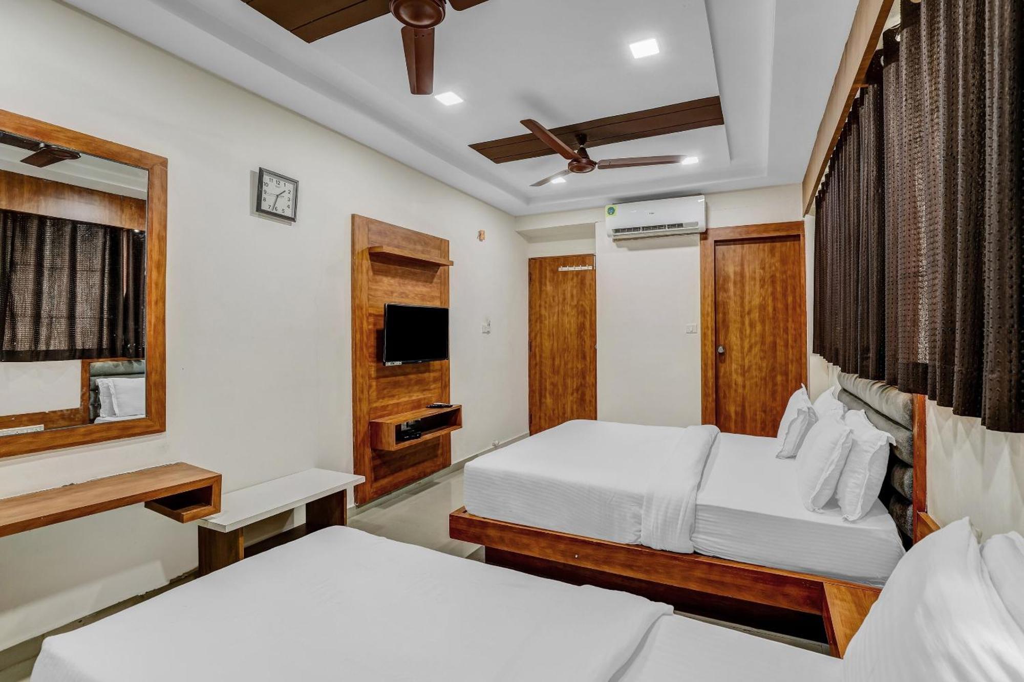 Capital O Maple View Hotel Narora Exterior foto